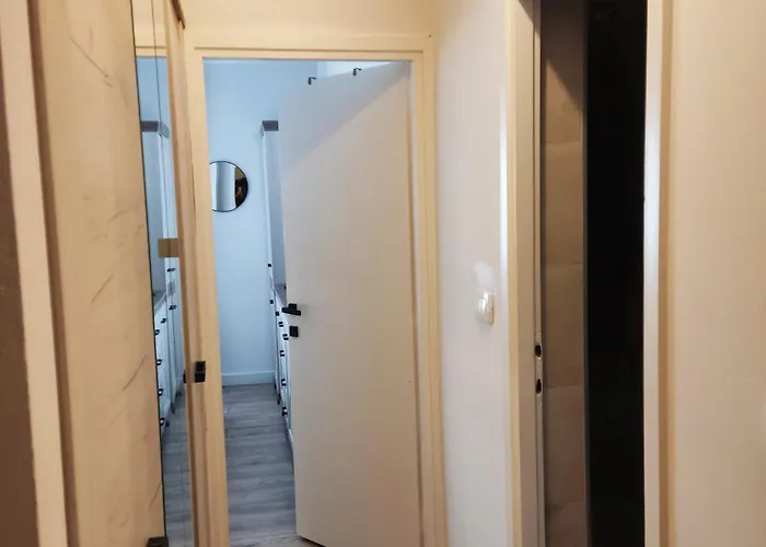 Lovely M&r Apartment Split