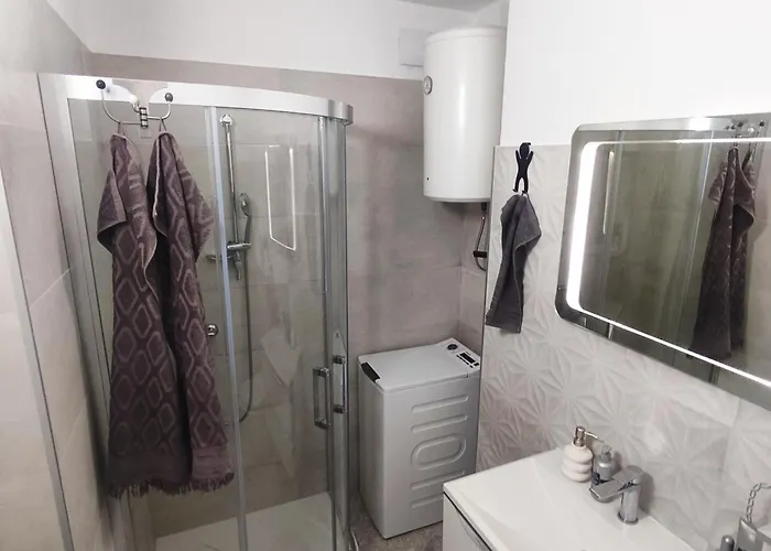 Lovely M&r Apartment Split