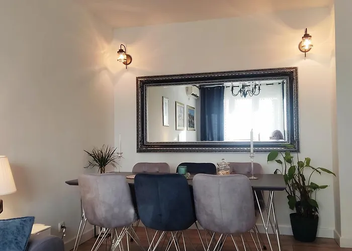 Lovely M&r Apartment Split