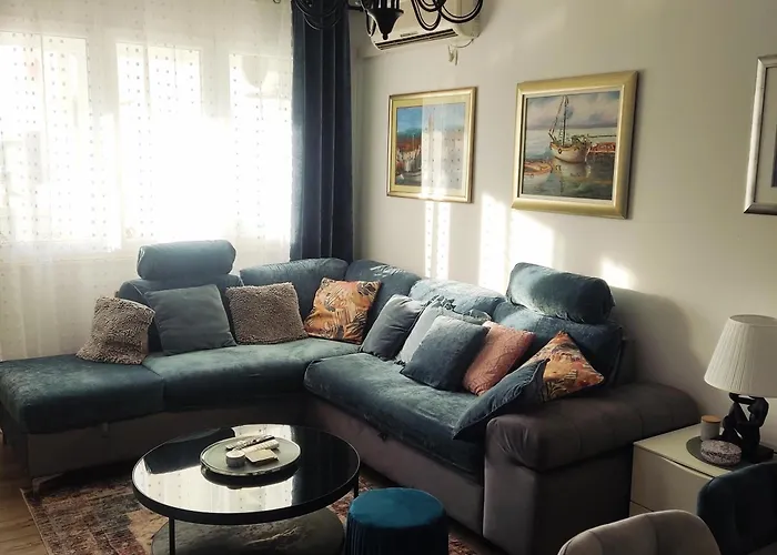 Apartment Lovely M&r