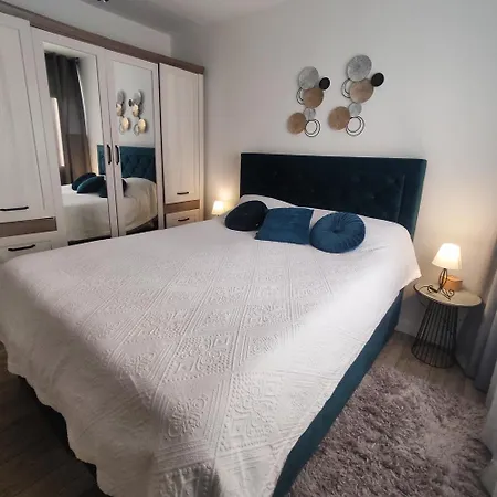 Lovely M&r Апартаменты *